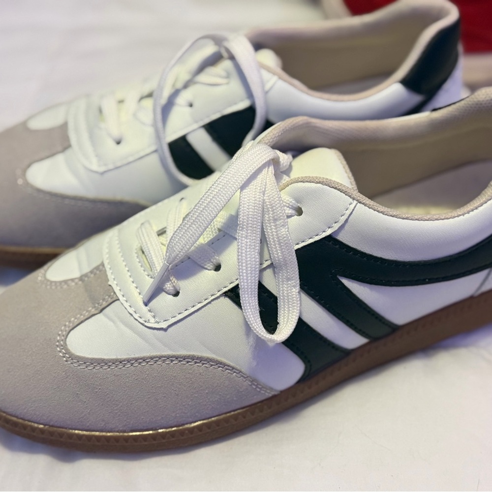 Viral TikTok White and Black Sneakers with Brown Sole, size 40EUR